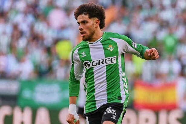 عبد الصمد الزلزولي جناح ريال بيتيس وأسود الأطلس على رادار نيوكاسل في صفقة الـ50 مليون يورو