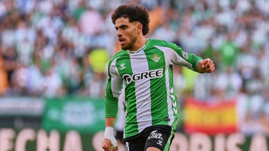 عبد الصمد الزلزولي جناح ريال بيتيس وأسود الأطلس على رادار نيوكاسل في صفقة الـ50 مليون يورو