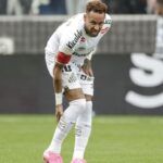 إصابة نيمار في عضلة السمانة تهدد مشاركته مع منتخب البرازيل في كأس العالم 2026