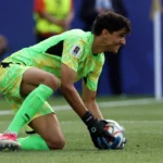 الحارس المغربي ياسين بونو خلال إحدى مباريات الهلال وسط اهتمام يوفنتوس بالتعاقد معه