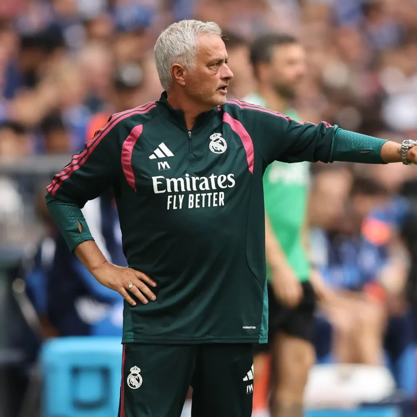 مارتن زوبيميندي بقميص آرسنال وسط أنباء انتقال زوبيميندي إلى ريال مدريد