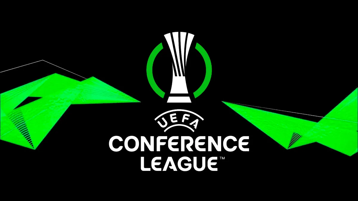 شعار دوري المؤتمر الأوروبي UEFA Conference League باللون الأبيض على خلفية سوداء بخطوط خضراء